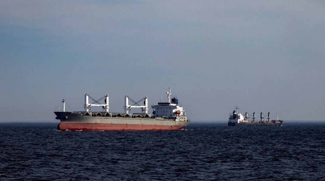 Tàu chở hàng đăng ký ở Anh bị tấn công trên eo biển Bab al-Mandab