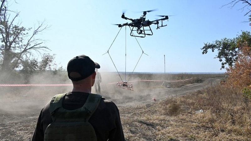 Anh sẽ cung cấp UAV bầy đàn hỗ trợ AI cho Ukraine
