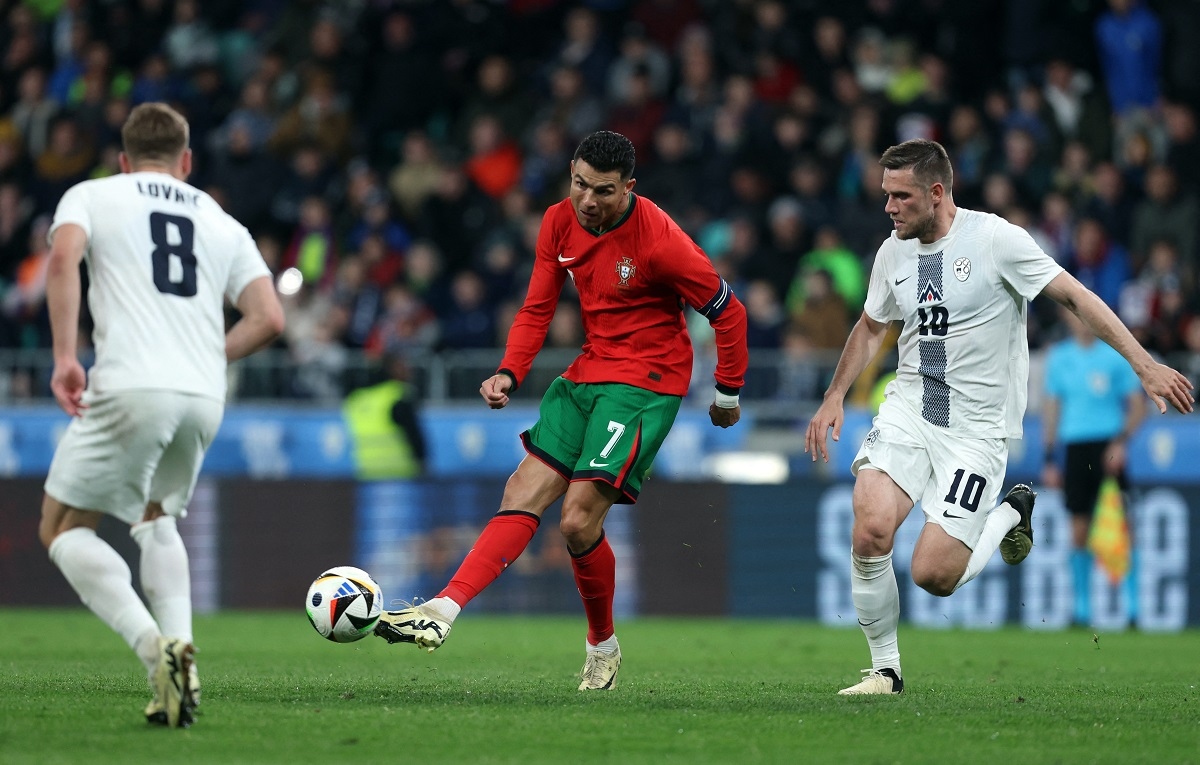 Ronaldo trở lại, ĐT Bồ Đào Nha vẫn thua sốc