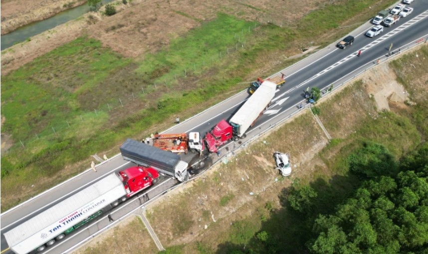 Bước đầu xử lý điểm đen gây tai nạn nghiêm trọng trên cao tốc Cam Lộ - La Sơn