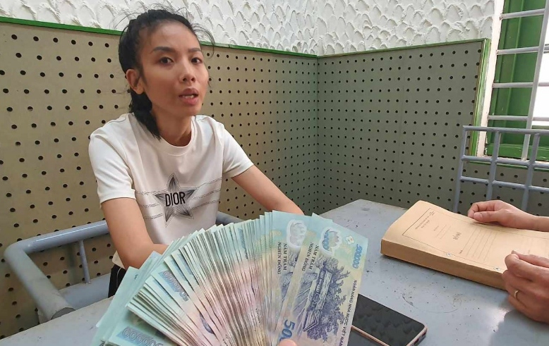 Bắt quả tang một phụ nữ nhận tiền lừa "chạy án" ở Đắk Lắk