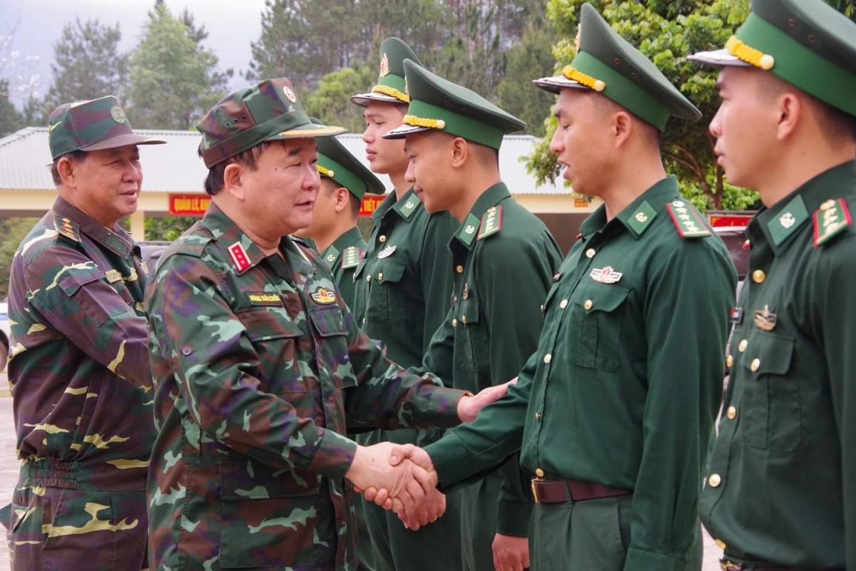 Đoàn đại biểu quốc phòng 3 nước Việt Nam - Lào - Trung Quốc kiểm tra cột mốc 0