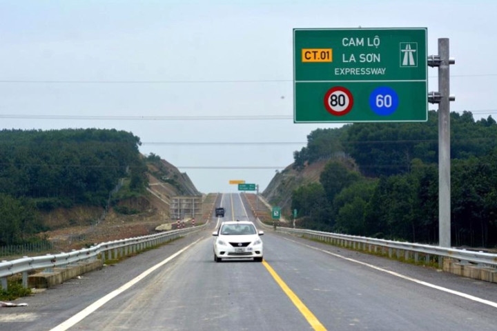 Cao tốc Cam Lộ-La Sơn vừa thông xe đã mãn tải, QL1 vẫn “hấp thụ” được ô tô?