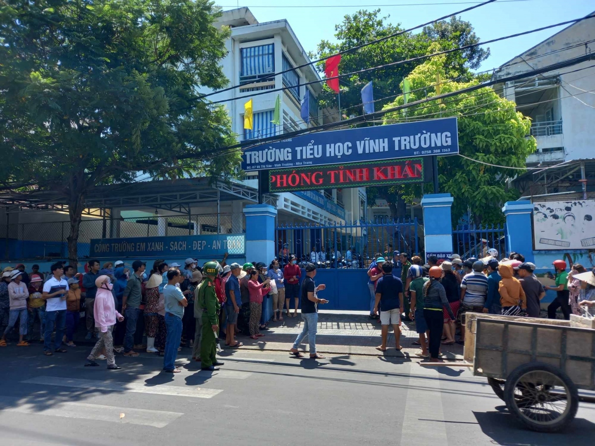 Hàng chục học sinh Nha Trang nhập viện vì nghi ngộ độc thực phẩm