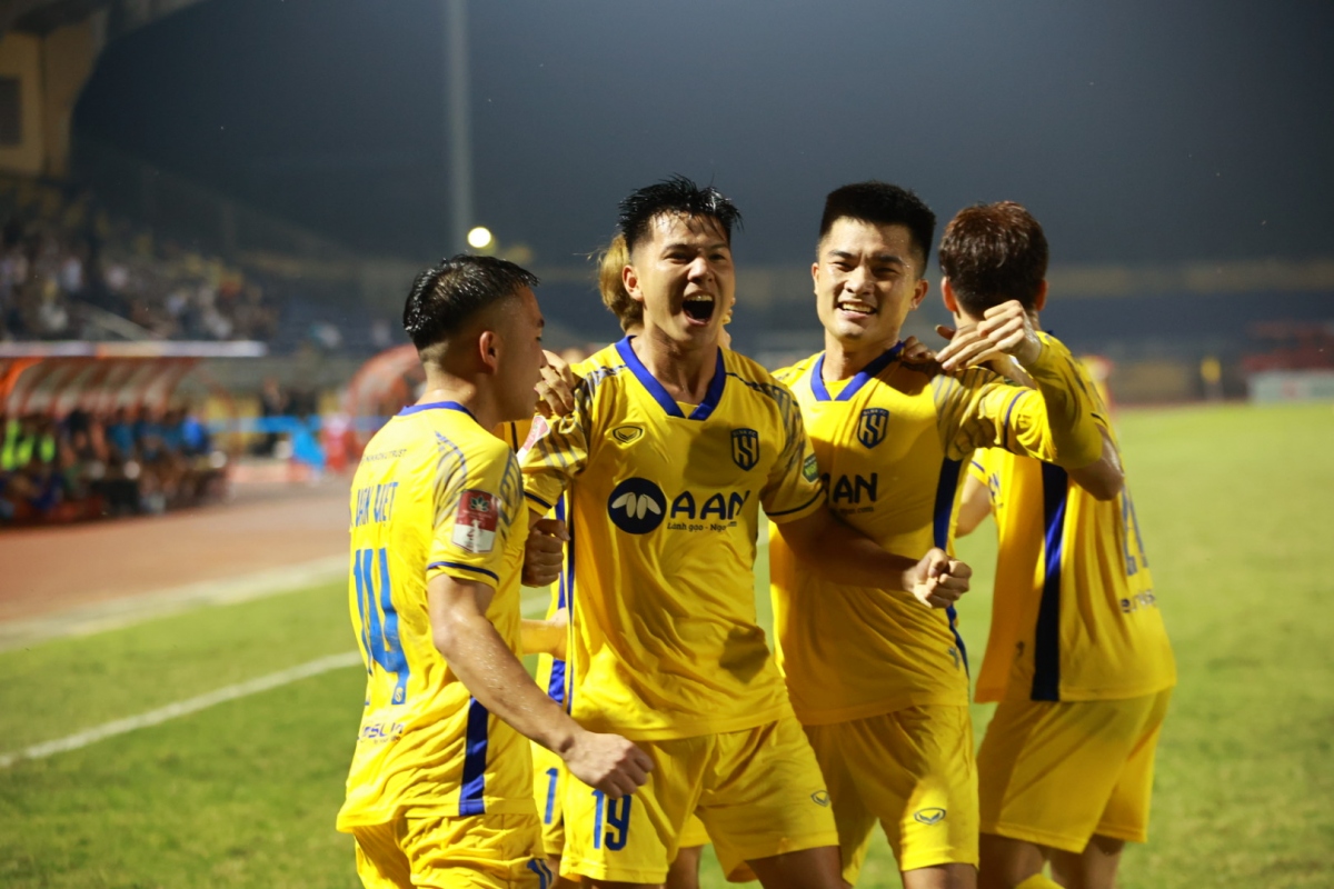 Kết quả V-League hôm nay 18/5: SLNA thắng Khánh Hòa ở trận ''chung kết ngược''