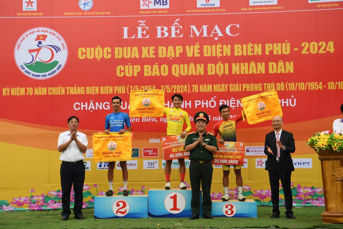 Đua xe đạp Về Điện Biên Phủ 2024: Phạm Lê Xuân Lộc lập siêu kỉ lục chung cuộc