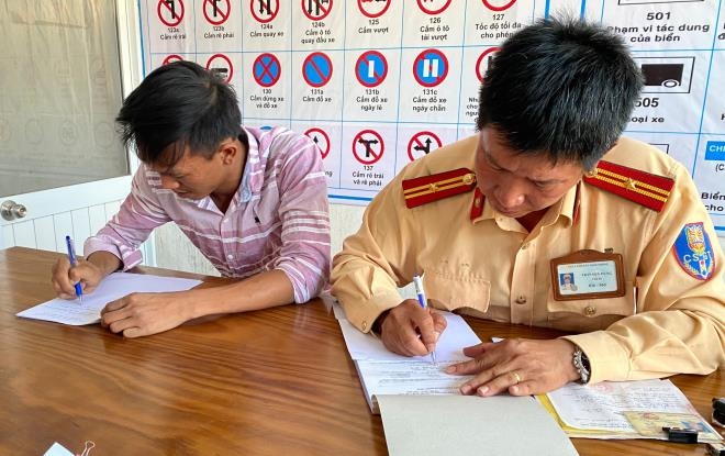 Danh tính tài xế taxi chạy ngược chiều trên cao tốc Đà Nẵng – Quảng Ngãi