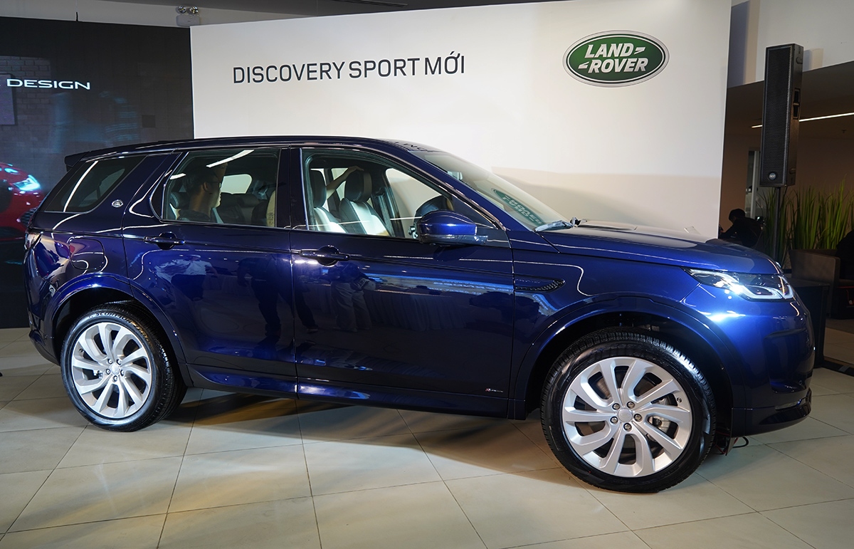 Jaguar XE và Land Rover Discovery Sport chốt giá từ 2,61 tỷ đồng