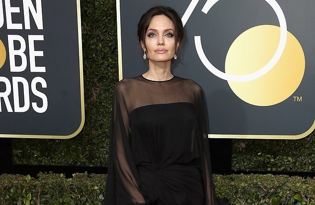 Angelina Jolie cảnh báo nạn lạm dụng trẻ em khi cách ly xã hội