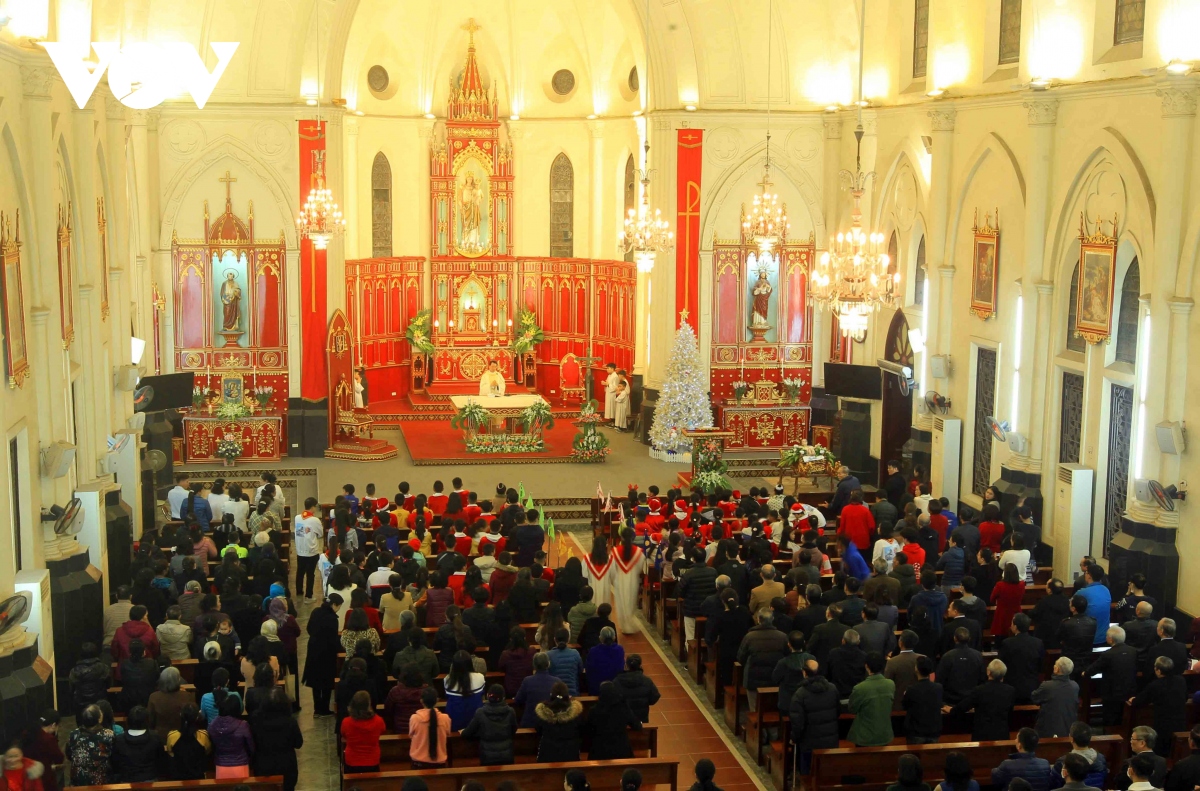 Đồng bào Công giáo tại một số tỉnh, thành đón Giáng sinh tươi vui, ấm áp