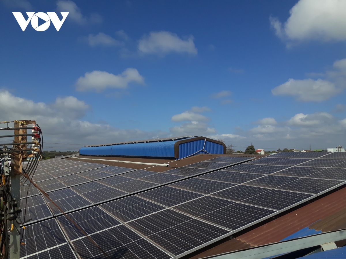 Bùng nỗ điện mặt trời áp mái, nhiều dự án phải tiết giảm phát điện