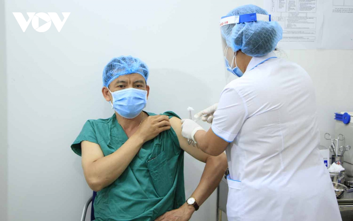 Triển khai tiêm vaccine cho tuyến đầu chống dịch Covid-19 ở Gia Lai