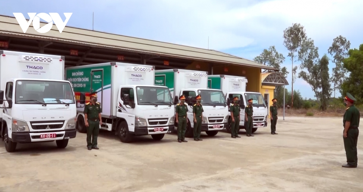 Quân khu 5 vận chuyển vaccine đến các tỉnh miền Trung - Tây Nguyên