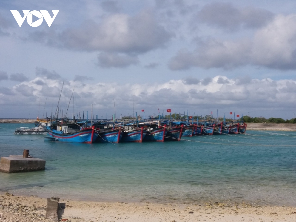 Các tỉnh miền Trung nghiêm cấm tàu thuyền ra khơi, chủ động phòng tránh bão RAI