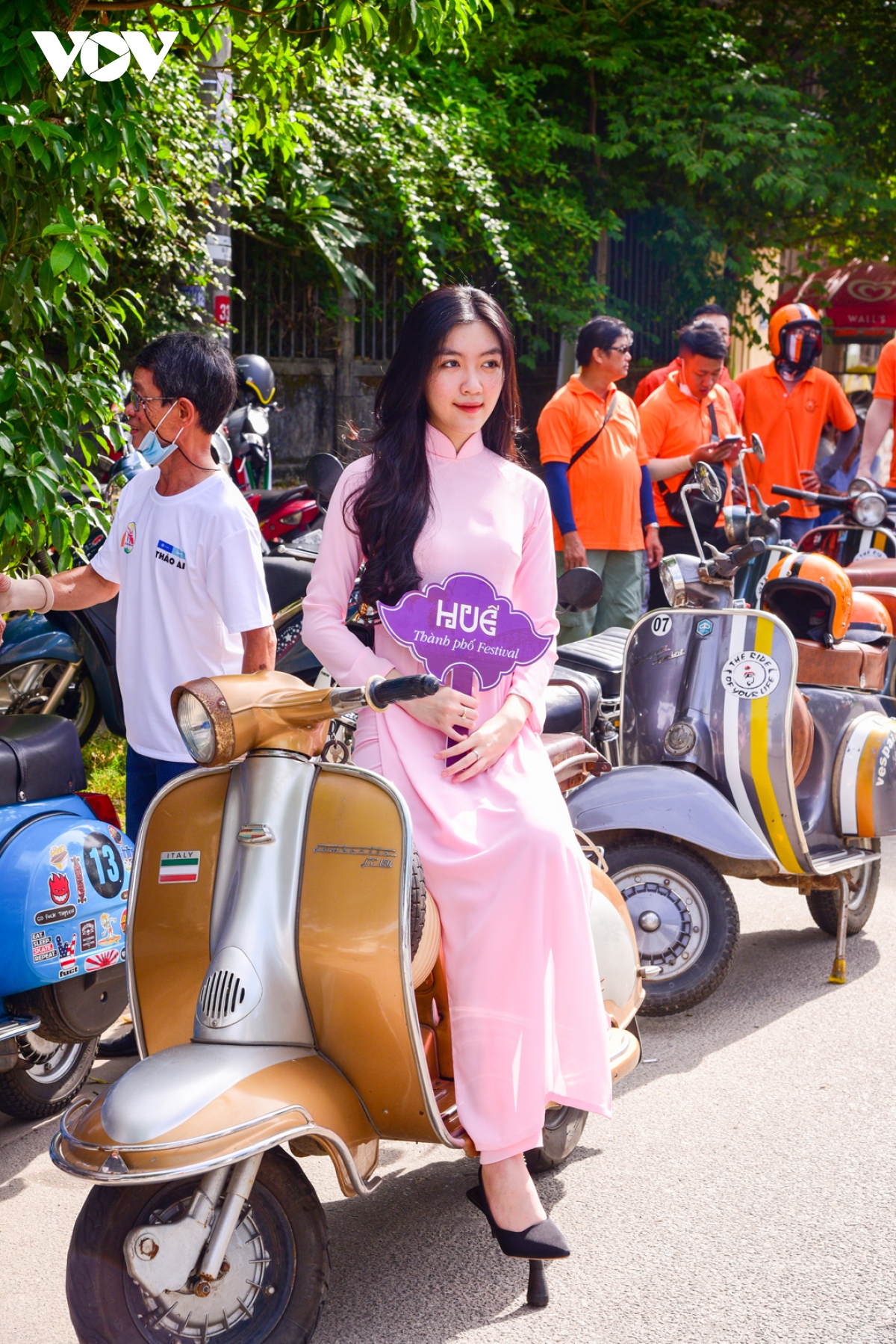 Xe máy cổ xuống phố nhân ngày du lịch Việt Nam