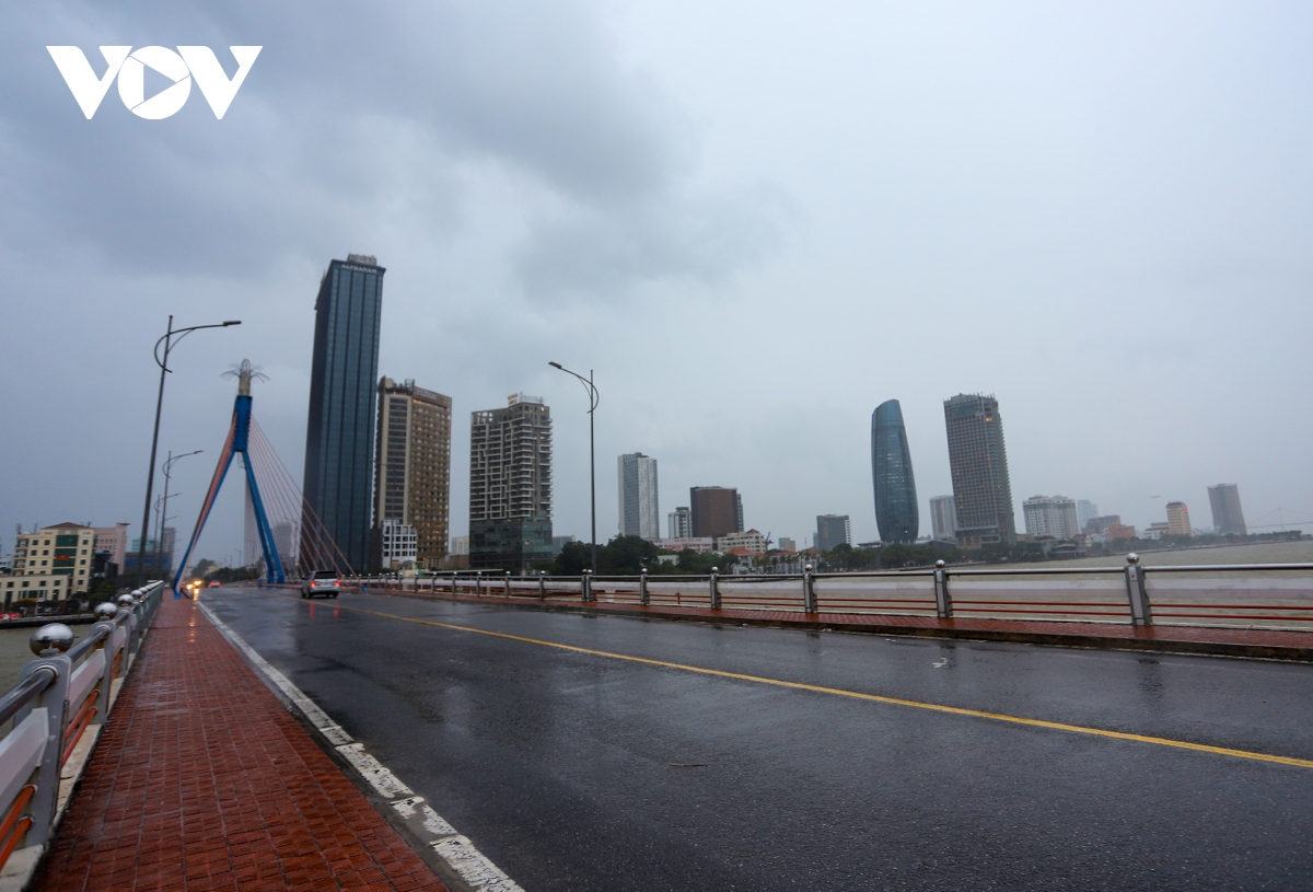 Những cây cầu ở Đà Nẵng trước giờ cấm đường vì bão số 4