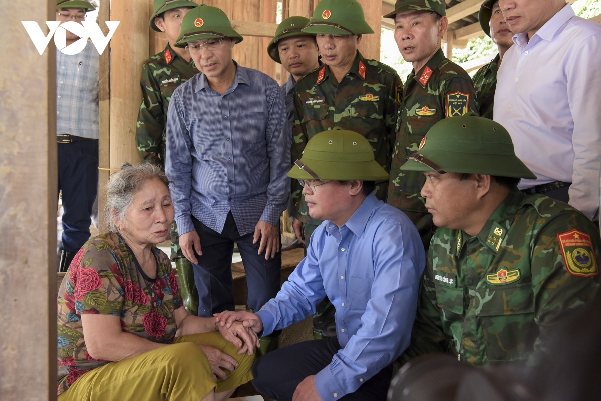 Chủ tịch tỉnh Nghệ An yêu cầu sớm ổn định cuộc sống cho người dân bị lũ quét