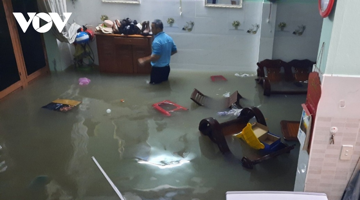 Đà Nẵng ngập kinh hoàng do mưa lớn, học sinh được nghỉ học