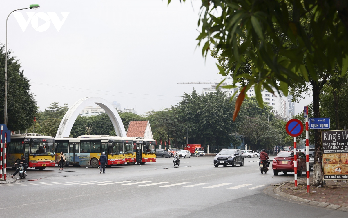 Nhếch nhác quanh công viên Cầu Giấy, Hà Nội