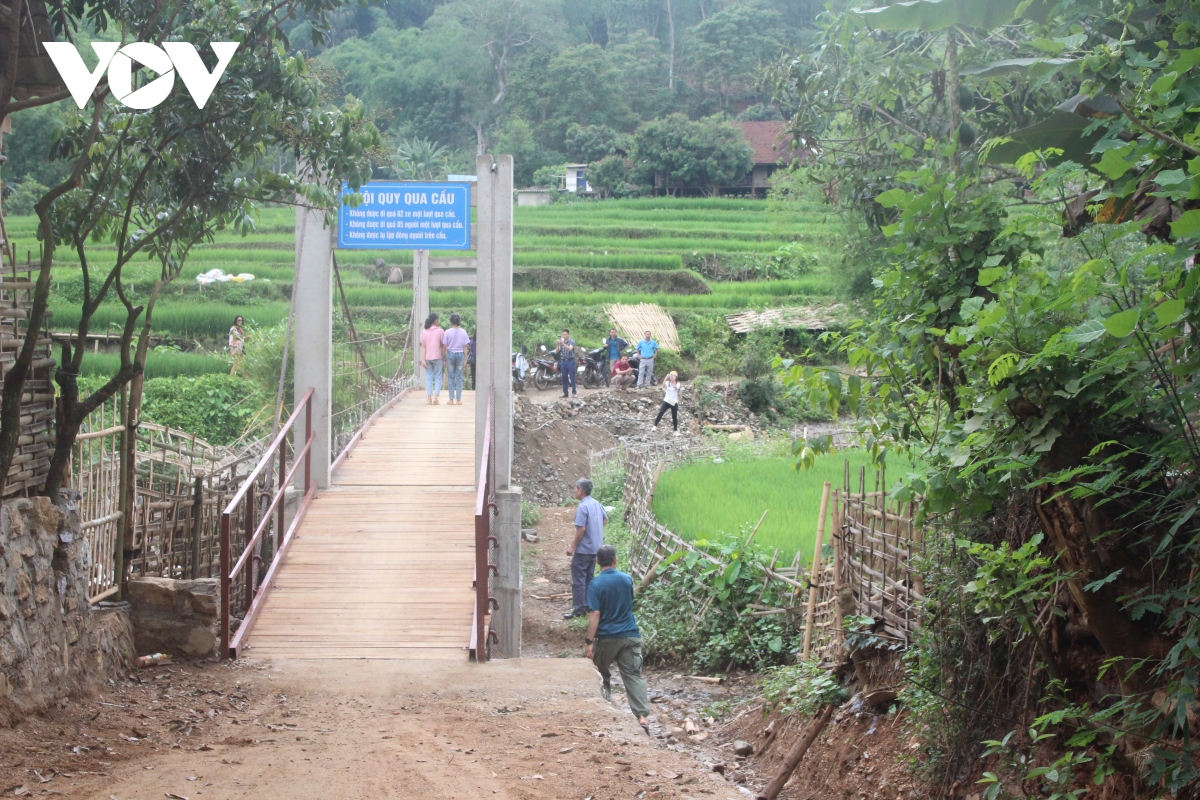 VOV Tây Bắc bàn giao cầu vượt suối cho người dân nghèo ở Sông Mã, Sơn La