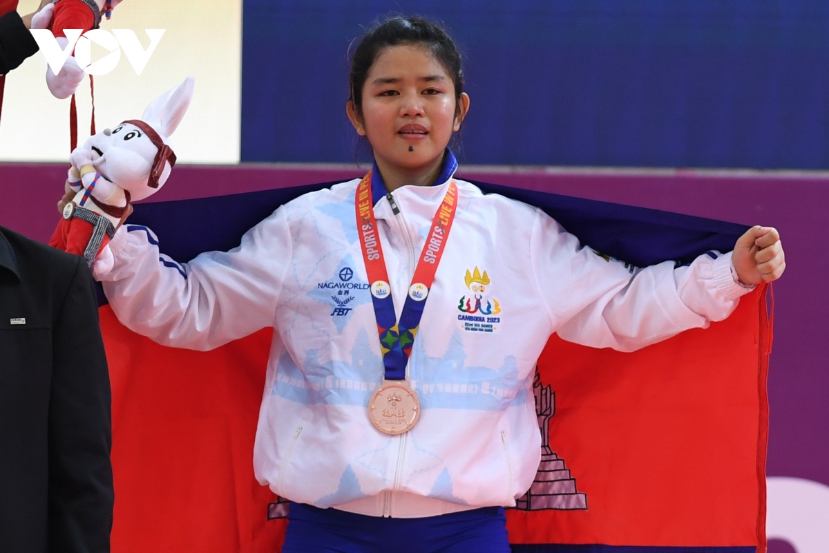 Đô cử Campuchia giành huy chương khó tin ở SEA Games 32 với mức tạ "siêu nhẹ"
