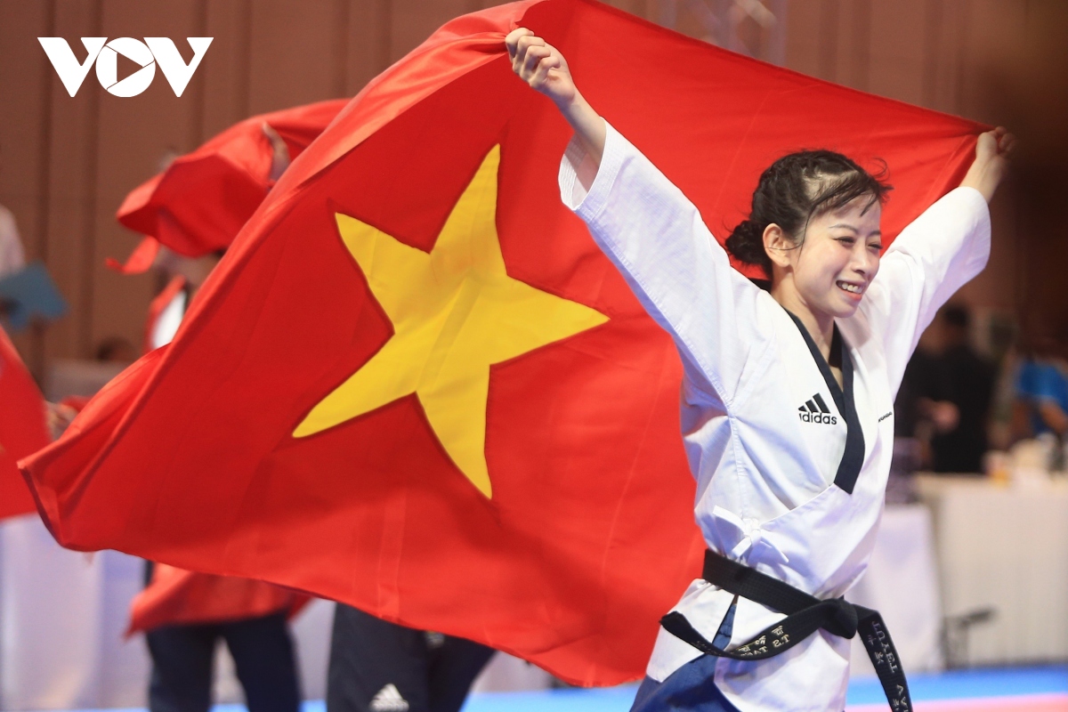 "Hot girl Teakwondo" bật khóc khi giành HCV kịch tính ở SEA Games 32