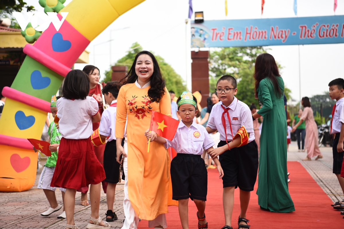 Trường tiểu học đầu tiên ở Hà Nội rộn ràng đón học sinh lớp 1 vào năm học mới