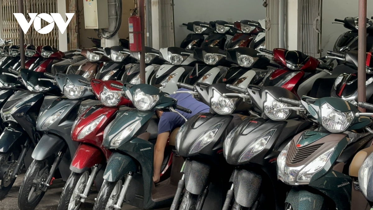 Thị trường xe máy cũ ế ẩm: Dân buôn "ngáp vặt”, lướt điện thoại đợi khách