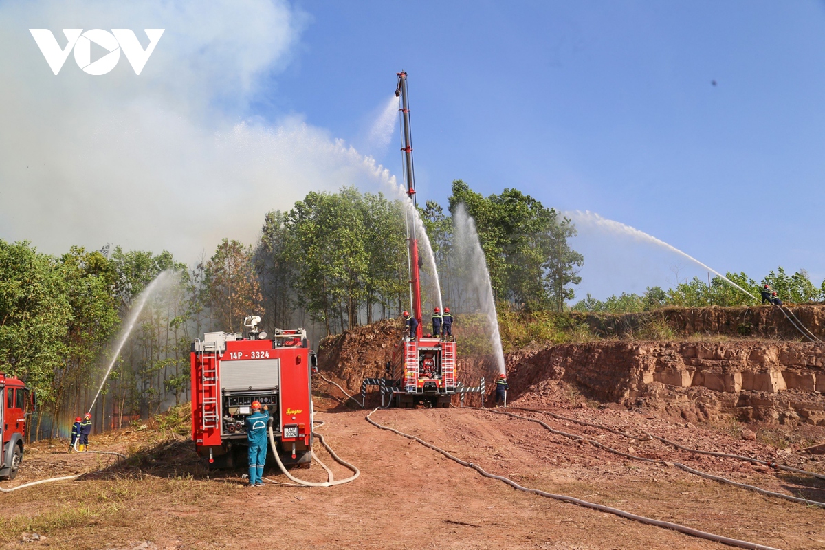 300 người tham gia diễn tập chữa cháy rừng tại Quảng Ninh