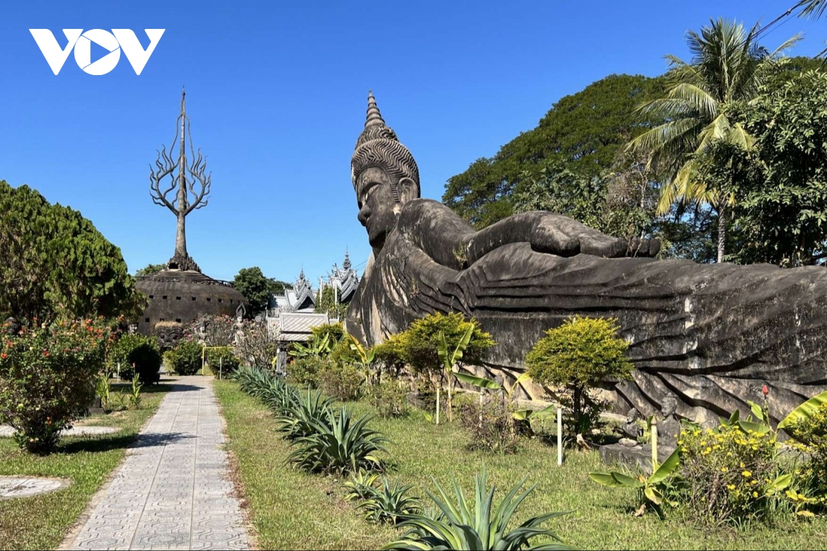 Buddha Park Xiengkhuan - Điểm đến hấp hẫn không thể bỏ qua tại Lào