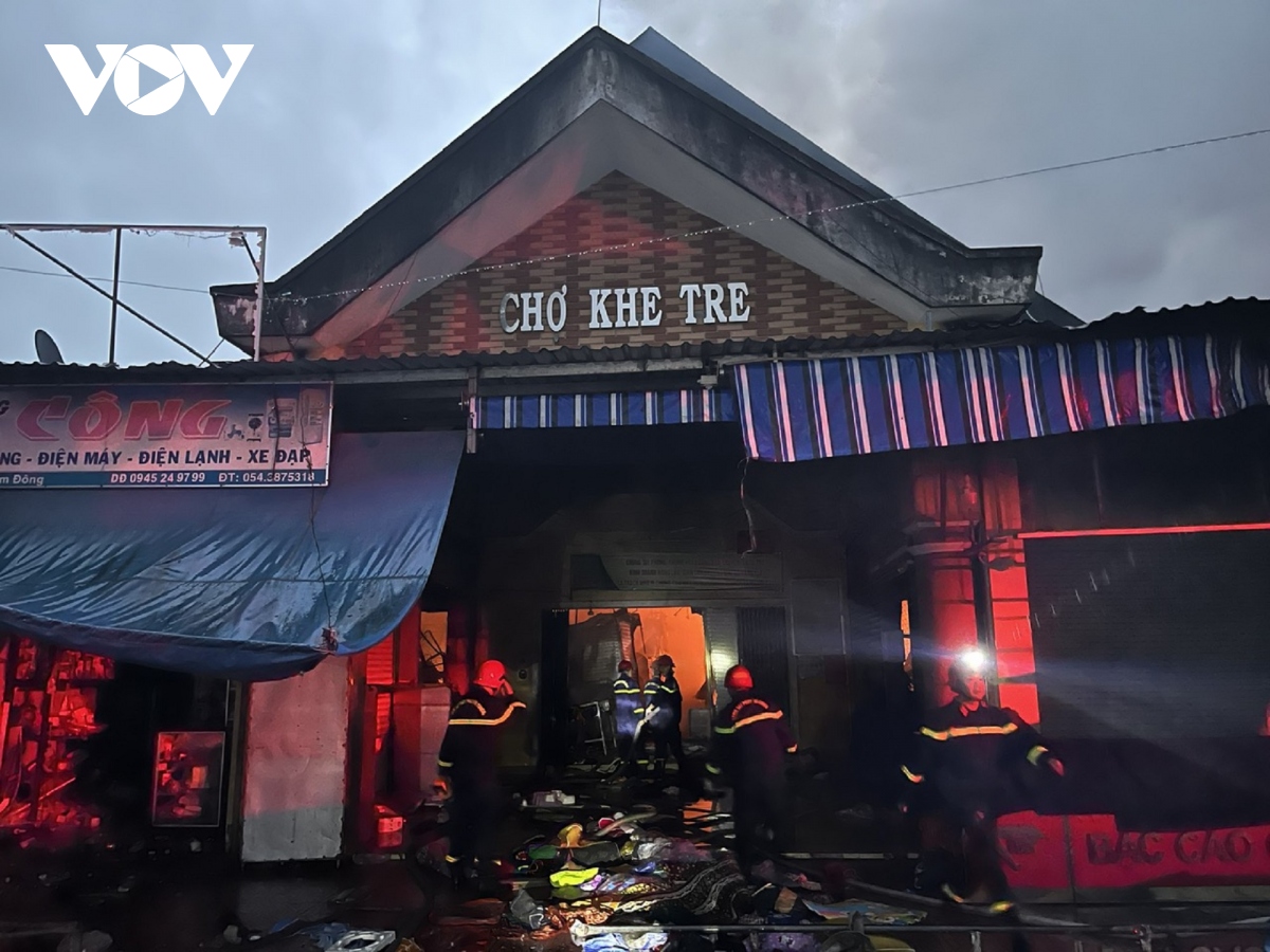 Thừa Thiên Huế trợ giúp các hộ kinh doanh bị thiệt hại do cháy chợ Khe Tre