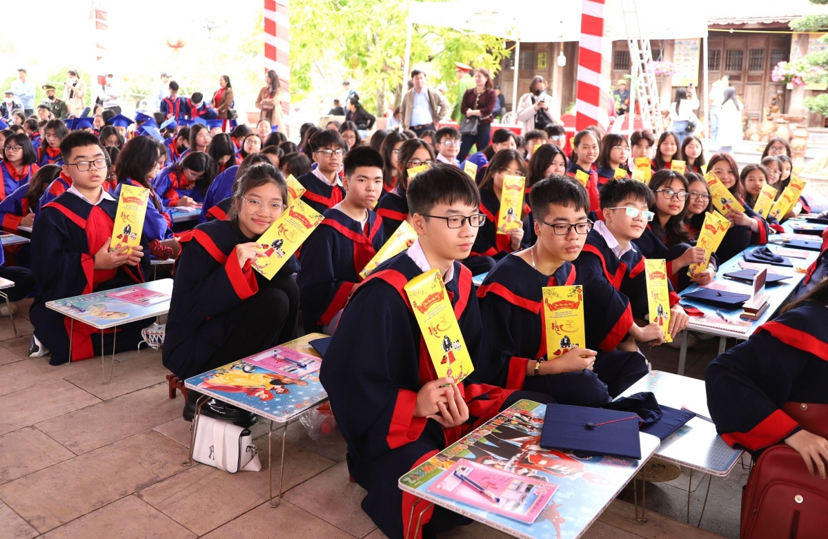 700 học sinh TP Hải Phòng khai bút đầu Xuân tại Khu tưởng niệm Vương triều Mạc