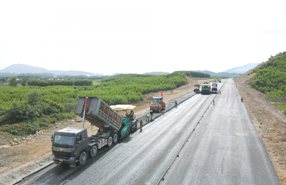Đẩy nhanh tiến độ thi công các dự án cao tốc qua 2 tỉnh Khánh Hòa và Phú Yên