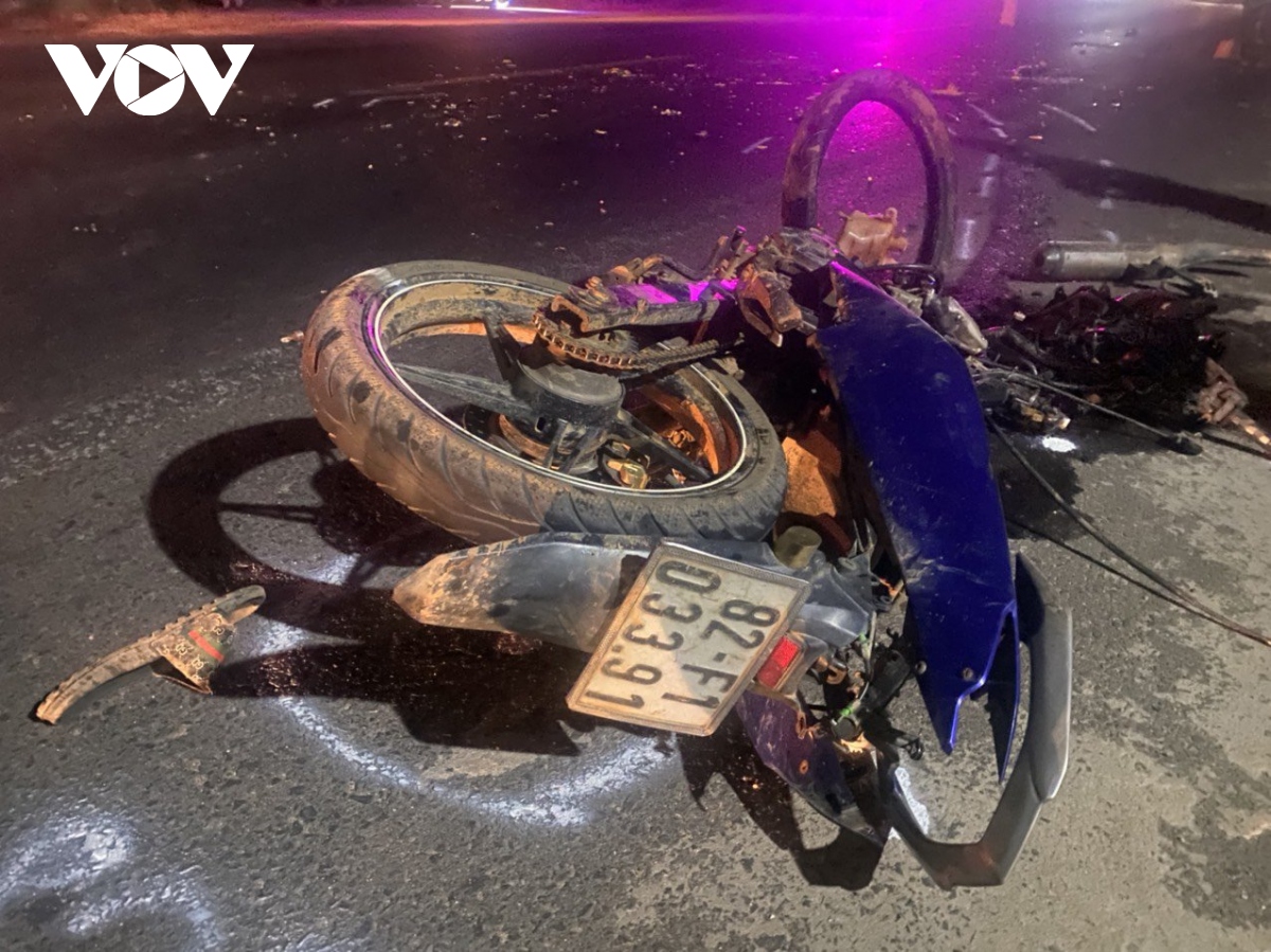 Ô tô va chạm xe máy trên đường Hồ Chí Minh, 2 người tử vong tại chỗ