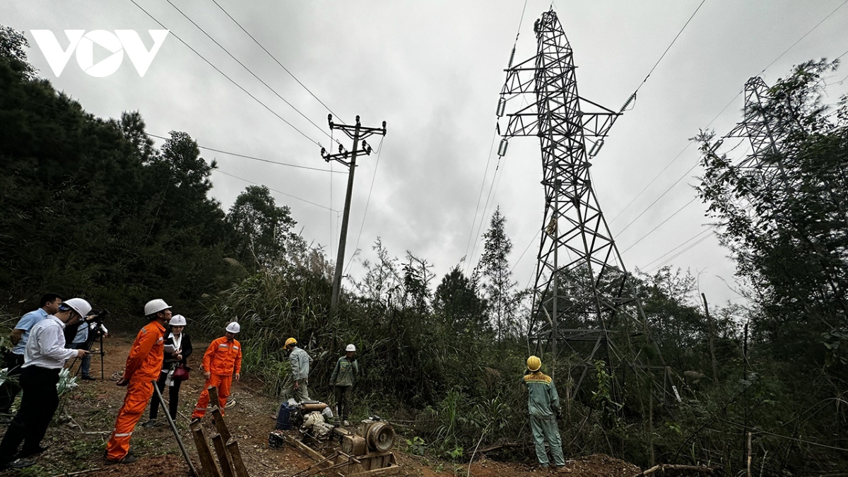 Điện lực Quảng Ninh cải tạo, nâng cấp hệ thống điện phục vụ DN và người dân