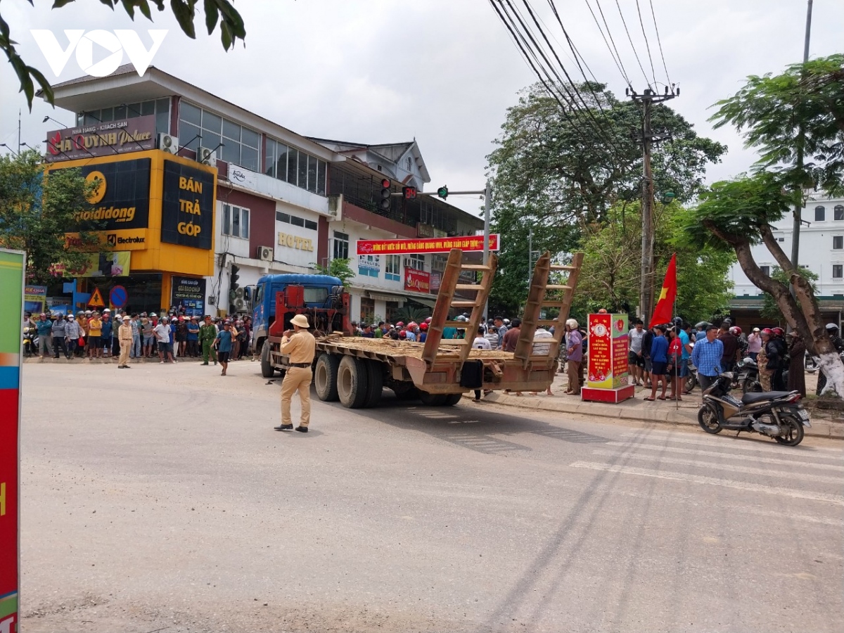 Quảng Bình: Xe tải va chạm với xe máy làm 1 người chết