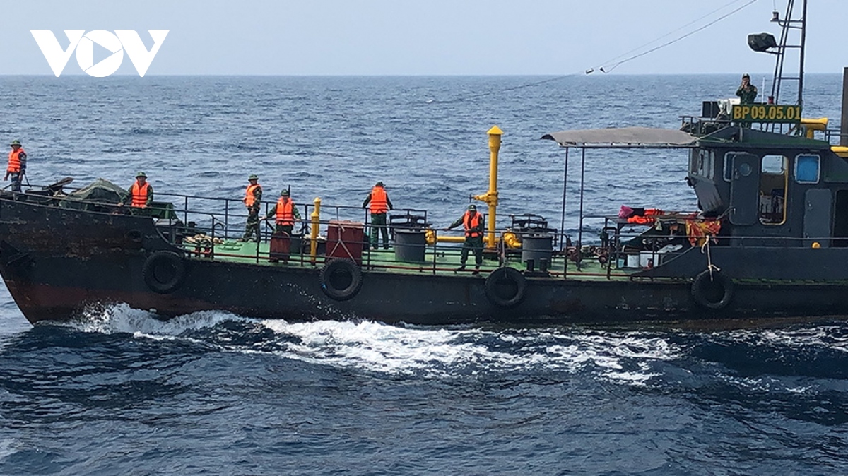 Vụ chìm tàu kéo và lật sà lan tại Lý Sơn: Tiếp tục tìm kiếm người mất tích
