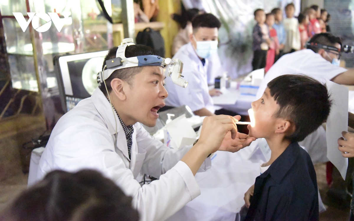 Hơn 500 học sinh ở Điện Biên được thăm khám sức khỏe miễn phí