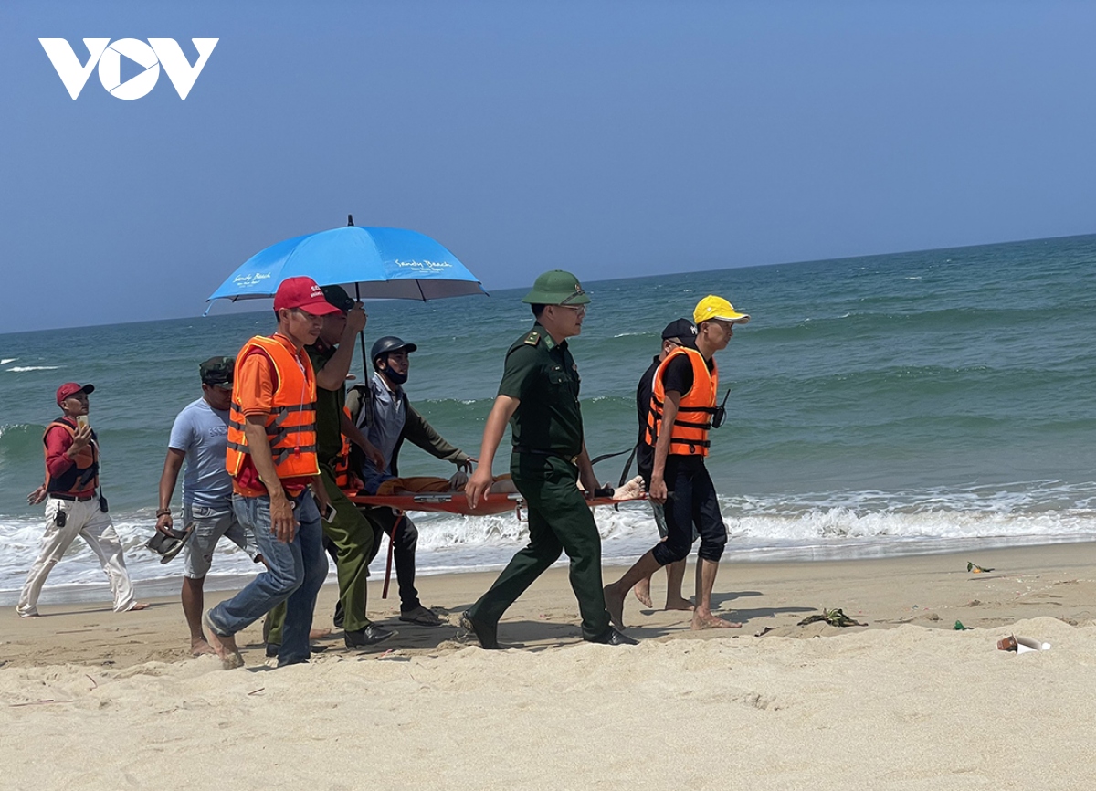 Tìm thấy thi thể cháu bé thứ 2 bị sóng biển cuốn trôi tại biển Đà Nẵng