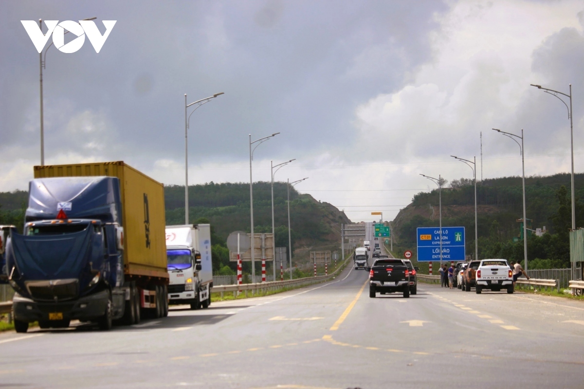 Bộ Giao thông vận tải xin ý kiến địa phương mở rộng cao tốc Cam Lộ - La Sơn