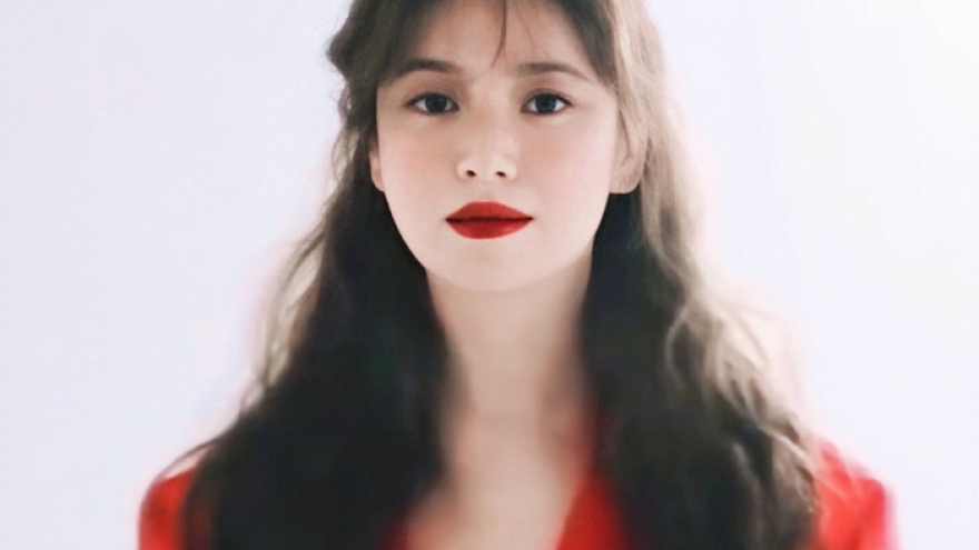 Song Hye Kyo bị chê kém sắc khi trang điểm quá đậm trên tạp chí
