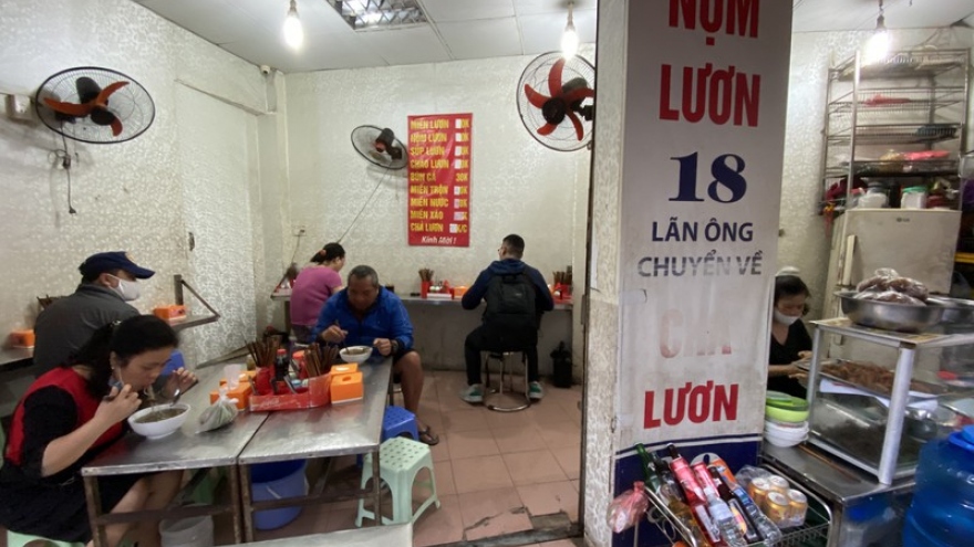 Hàng ăn uống ở Hà Nội rục rịch mở cửa sau nới lỏng cách ly xã hội