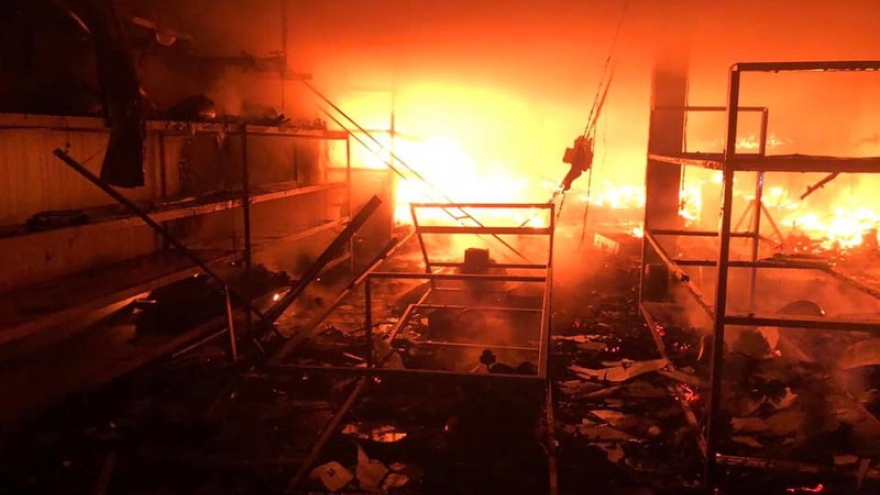 Cửa hàng điện máy ở Nghệ An bị lửa thiêu rụi trong đêm