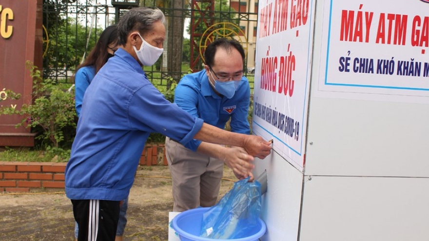 Cây "ATM" gạo đầu tiên đi vào hoạt động tại Thanh Hóa