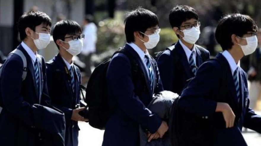 Khủng hoảng lây nhiễm Covid-19 tại bệnh viện, trường học ở Nhật Bản