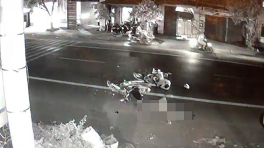 Hai xe máy va chạm trong đêm làm 1 người tử vong