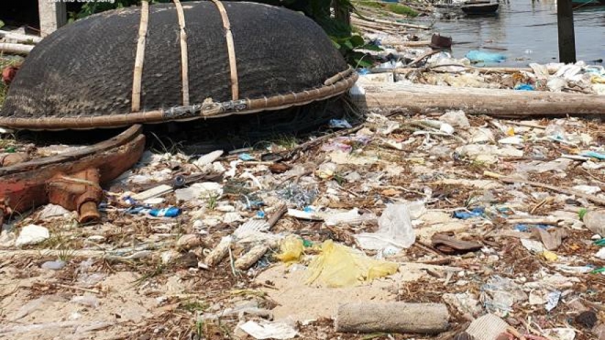 Ảnh: Rác thải "bức tử" môi trường cảng cá An Lương