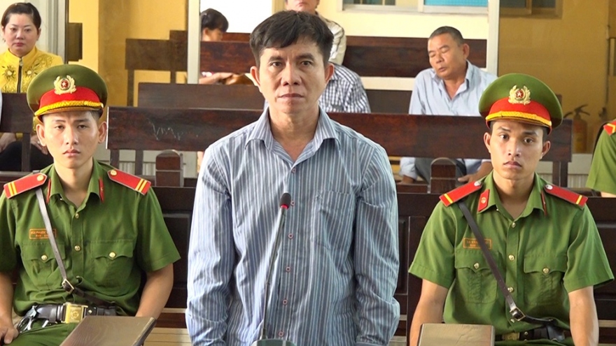 Lĩnh án 14 năm tù vì giở trò đồi bại với bé gái hàng xóm tại An Giang