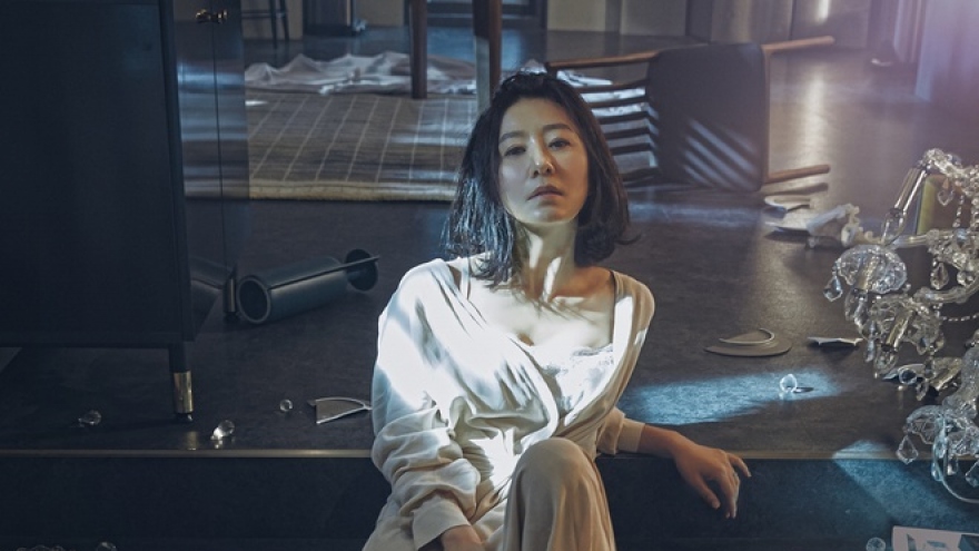 Ngỡ ngàng mức cát-xê của bà cả Kim Hee Ae trong “Thế giới hôn nhân”