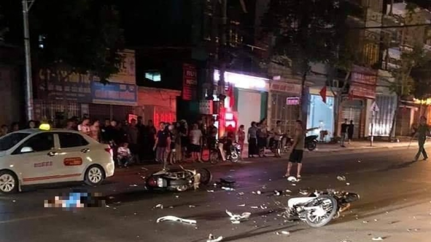 Hai xe máy đối đầu trong đêm, 1 người tử vong trên đường đi cấp cứu